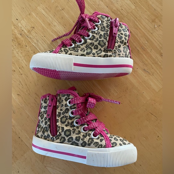 Genuine Kids from Oshkosh Animal Print Pink Canvas High Top Sneaker. SZ 3. - Picture 2 of 13